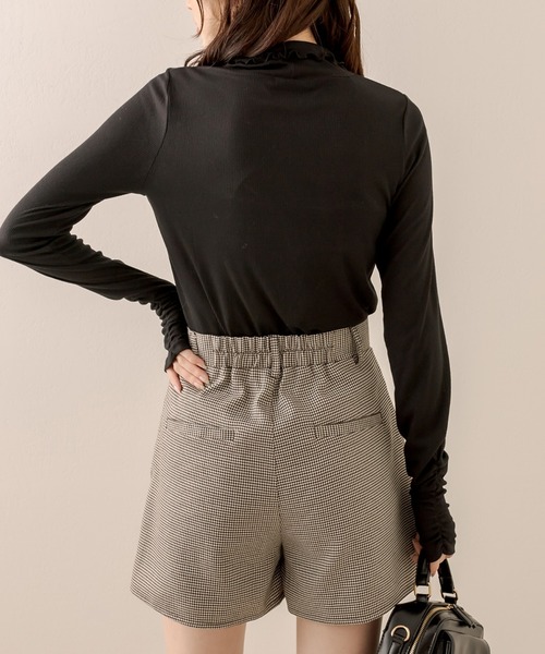 OLIVE des OLIVE(オリーブデオリーブ)の「リブタートルインナー(Tシャツ/カットソー・レディース・ブラック/オフホワイト・FREE)」の4枚目の写真