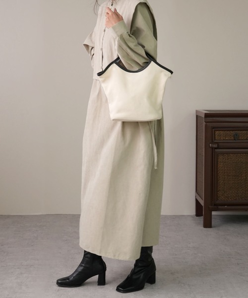 IAMUSE（アイアミューズ）の「PUパイピングキャンバスハンドバッグ S0780【IAMUSE】（ハンドバッグ・レディース・ブラック/ベージュ・FREE）」の4枚目の写真