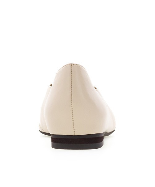 A de Vivre（アドゥヴィーヴル）の「ステッチソフトレザーパンプス（パンプス・レディース・ホワイト/ブラック/イエロー・23.5/24/24.5/23/25/22/22.5）」の8枚目の写真