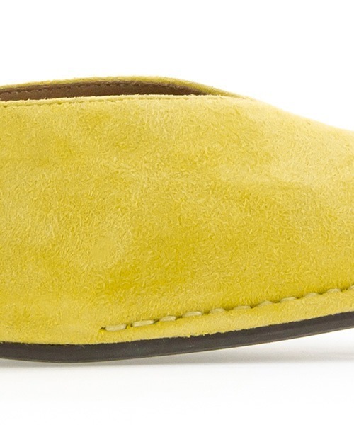 A de Vivre（アドゥヴィーヴル）の「ステッチソフトレザーパンプス（パンプス・レディース・ホワイト/ブラック/イエロー・23.5/24/24.5/23/25/22/22.5）」の12枚目の写真