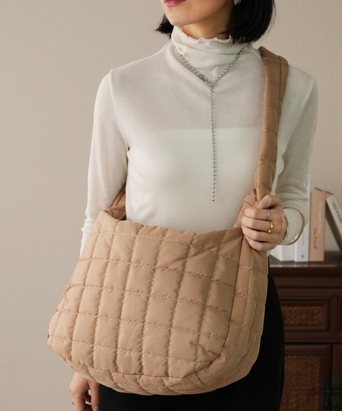 IAMUSE（アイアミューズ）の「キルティングショルダーバッグ S0827【IAMUSE】（ショルダーバッグ・レディース・ベージュ/アイボリー/ブラック・FREE）」の3枚目の写真