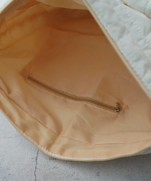 IAMUSE（アイアミューズ）の「キルティングショルダーバッグ S0827【IAMUSE】（ショルダーバッグ・レディース・ベージュ/アイボリー/ブラック・FREE）」の6枚目の写真