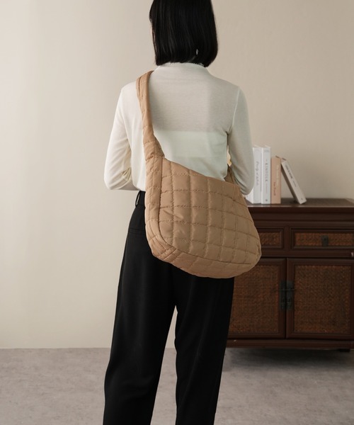 IAMUSE（アイアミューズ）の「キルティングショルダーバッグ S0827【IAMUSE】（ショルダーバッグ・レディース・ベージュ/アイボリー/ブラック・FREE）」の9枚目の写真