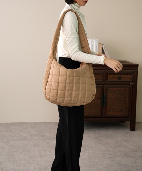 IAMUSE（アイアミューズ）の「キルティングショルダーバッグ S0827【IAMUSE】（ショルダーバッグ・レディース・ベージュ/アイボリー/ブラック・FREE）」の7枚目の写真