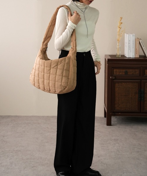 IAMUSE（アイアミューズ）の「キルティングショルダーバッグ S0827【IAMUSE】（ショルダーバッグ・レディース・ベージュ/アイボリー/ブラック・FREE）」の8枚目の写真