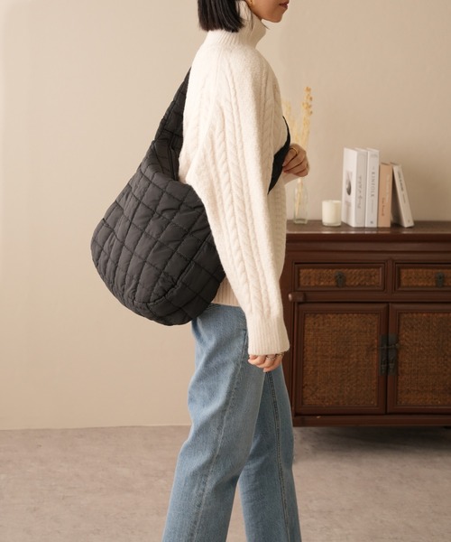 IAMUSE（アイアミューズ）の「キルティングショルダーバッグ S0827【IAMUSE】（ショルダーバッグ・レディース・ベージュ/アイボリー/ブラック・FREE）」の14枚目の写真