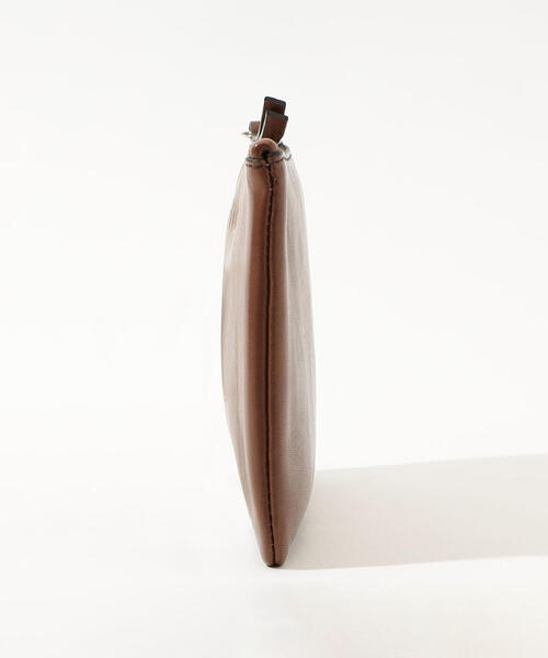 TOMORROWLAND （トゥモローランド）の「DEMODE レザー クラッチバッグ（クラッチバッグ・レディース・ブラック/ネイビー/レッド/ボルドー・FREE）」の6枚目の写真