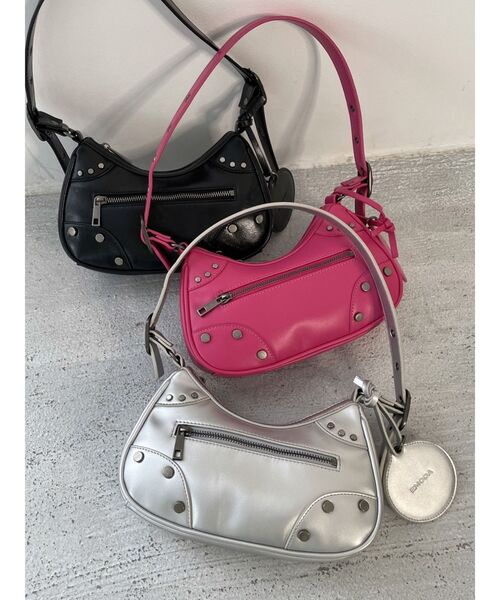EMODA(エモダ)の「ハーフムーンショルダーバッグ(ハンドバッグ・レディース・ブラック/ピンク/シルバー・FREE)」の9枚目の写真