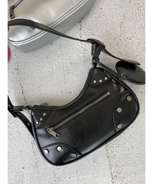 EMODA(エモダ)の「ハーフムーンショルダーバッグ(ハンドバッグ・レディース・ブラック/ピンク/シルバー・FREE)」の8枚目の写真