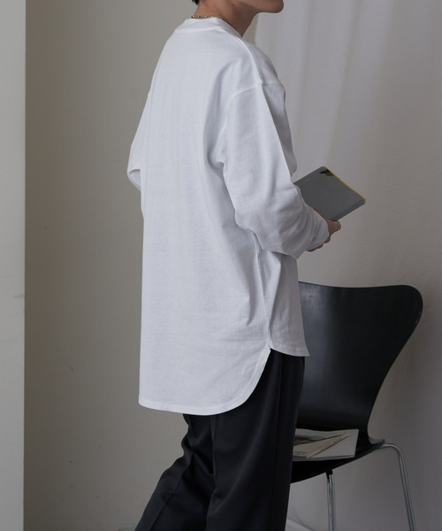 COLONY 2139（コロニートゥーワンスリーナイン）の「裾ラウンドクループリントT（Tシャツ/カットソー・メンズ・ホワイト/ブラック・MEDIUM/LARGE）」の10枚目の写真