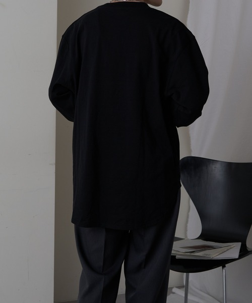 COLONY 2139（コロニートゥーワンスリーナイン）の「裾ラウンドクループリントT（Tシャツ/カットソー・メンズ・ホワイト/ブラック・MEDIUM/LARGE）」の3枚目の写真