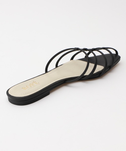 ROPE'（ロペ）の「ナローストラップフラットサンダル（サンダル・レディース・ブラック/オフホワイト・36.5/37.5/35.5）」の8枚目の写真