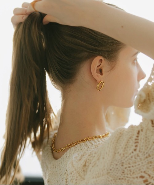 Ops.（オプス）の「ピアス 大きめ シルバー925 金属アレルギー対応【AUREOLA アウレオラ】 18kゴールド仕上げ（ピアス（両耳用）・レディース・イエローゴールド/シルバー・ONE SIZE）」の8枚目の写真