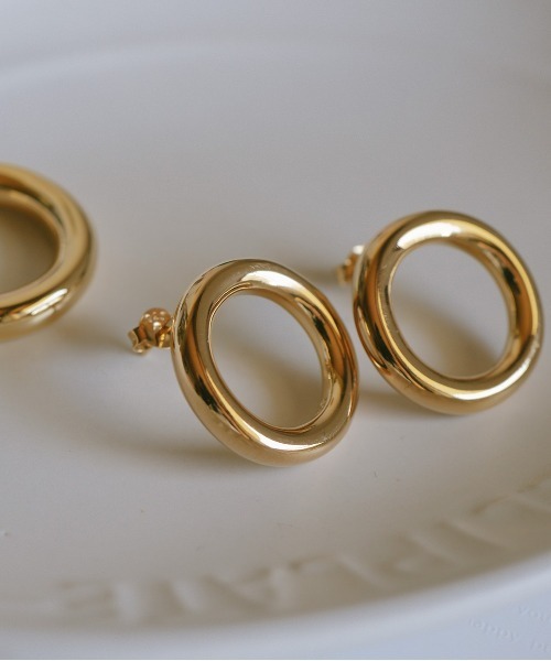 Ops.（オプス）の「ピアス 大きめ シルバー925 金属アレルギー対応【AUREOLA アウレオラ】 18kゴールド仕上げ（ピアス（両耳用）・レディース・イエローゴールド/シルバー・ONE SIZE）」の11枚目の写真