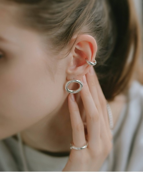 Ops.（オプス）の「ピアス 大きめ シルバー925 金属アレルギー対応【AUREOLA アウレオラ】 18kゴールド仕上げ（ピアス（両耳用）・レディース・イエローゴールド/シルバー・ONE SIZE）」の13枚目の写真