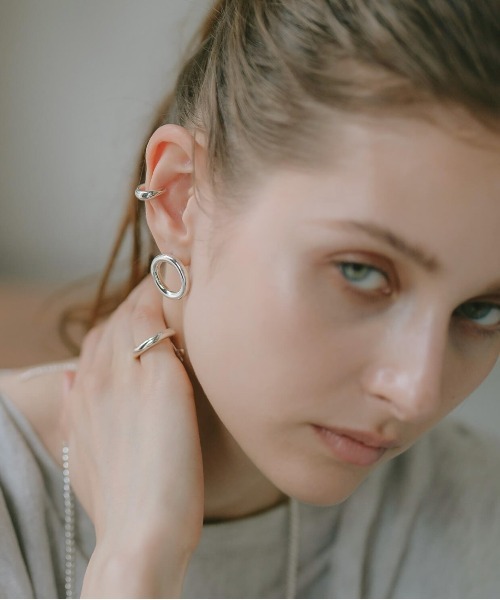 Ops.（オプス）の「ピアス 大きめ シルバー925 金属アレルギー対応【AUREOLA アウレオラ】 18kゴールド仕上げ（ピアス（両耳用）・レディース・イエローゴールド/シルバー・ONE SIZE）」の14枚目の写真