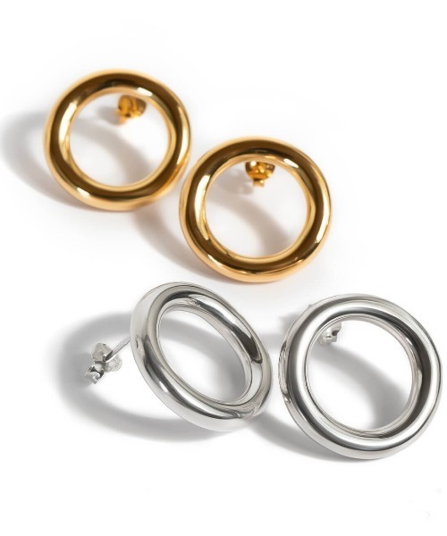 Ops.（オプス）の「ピアス 大きめ シルバー925 金属アレルギー対応【AUREOLA アウレオラ】 18kゴールド仕上げ（ピアス（両耳用）・レディース・イエローゴールド/シルバー・ONE SIZE）」の4枚目の写真