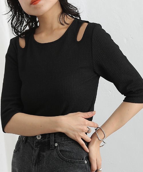 COLONY 2139(コロニートゥーワンスリーナイン)の「カットジャガードカットアウトTシャツ(Tシャツ/カットソー・レディース・ホワイト/ブラック/ブルー・FREE)」の4枚目の写真