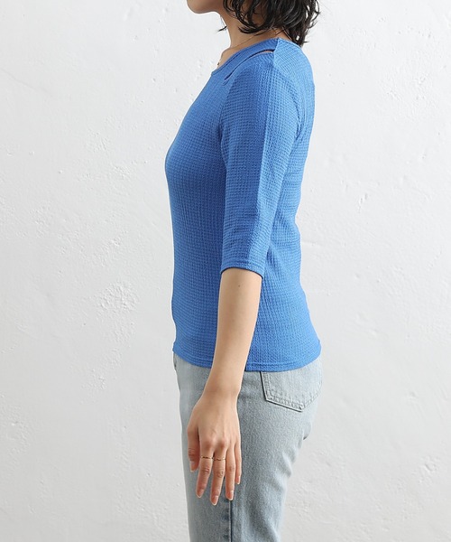 COLONY 2139(コロニートゥーワンスリーナイン)の「カットジャガードカットアウトTシャツ(Tシャツ/カットソー・レディース・ホワイト/ブラック/ブルー・FREE)」の18枚目の写真