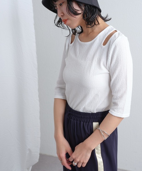 COLONY 2139(コロニートゥーワンスリーナイン)の「カットジャガードカットアウトTシャツ(Tシャツ/カットソー・レディース・ホワイト/ブラック/ブルー・FREE)」の19枚目の写真