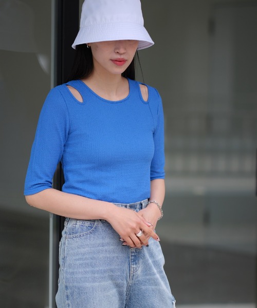 COLONY 2139(コロニートゥーワンスリーナイン)の「カットジャガードカットアウトTシャツ(Tシャツ/カットソー・レディース・ホワイト/ブラック/ブルー・FREE)」の5枚目の写真