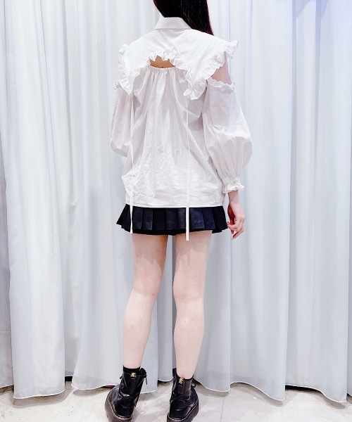 lilLilly オフショルフリルトップス pellicule lilLilly（リルリリー）の「フリルオフショルリブトップス