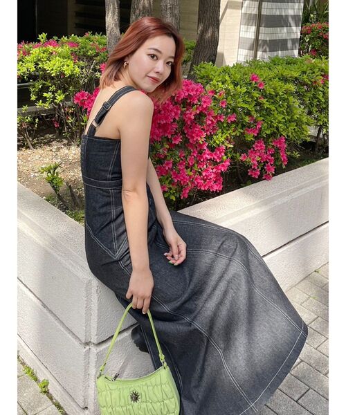 EVRIS(エヴリス)の「ブロッキングデニムロングワンピース(ワンピース・レディース・ブラック/インディゴブルー・FREE)」の4枚目の写真