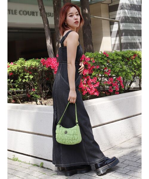 EVRIS(エヴリス)の「ブロッキングデニムロングワンピース(ワンピース・レディース・ブラック/インディゴブルー・FREE)」の8枚目の写真