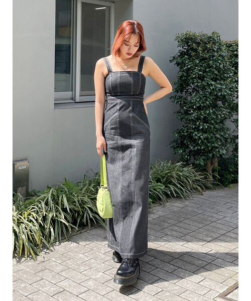 EVRIS(エヴリス)の「ブロッキングデニムロングワンピース(ワンピース・レディース・ブラック/インディゴブルー・FREE)」の11枚目の写真