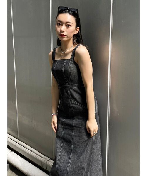 EVRIS(エヴリス)の「ブロッキングデニムロングワンピース(ワンピース・レディース・ブラック/インディゴブルー・FREE)」の14枚目の写真