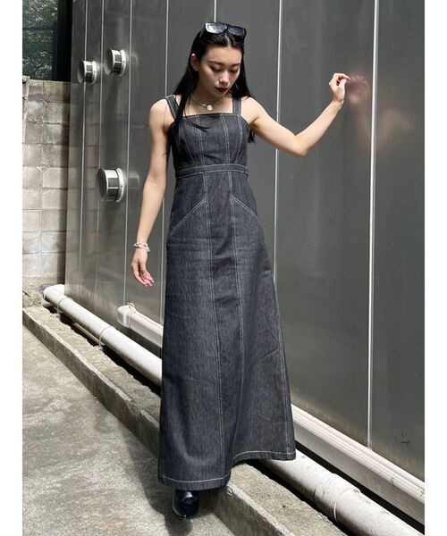 EVRIS(エヴリス)の「ブロッキングデニムロングワンピース(ワンピース・レディース・ブラック/インディゴブルー・FREE)」の16枚目の写真