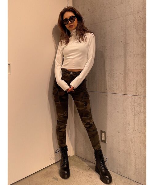 GYDA(ジェイダ)の「HIGH NECKショートロンT(Tシャツ/カットソー・レディース・ブラック/オフホワイト・FREE)」の18枚目の写真