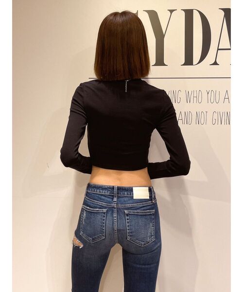 GYDA(ジェイダ)の「HIGH NECKショートロンT(Tシャツ/カットソー・レディース・ブラック/オフホワイト・FREE)」の7枚目の写真