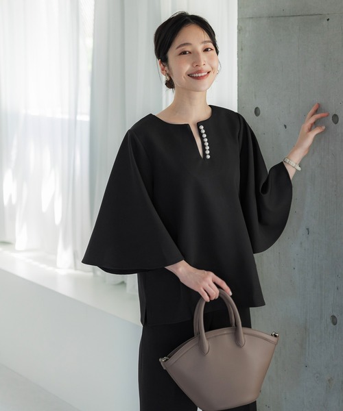 myine パール付きキーネックブラウスセットアップ(ブラック) セール】セットアップ対応パール付きキーネックブラウス（シャツ