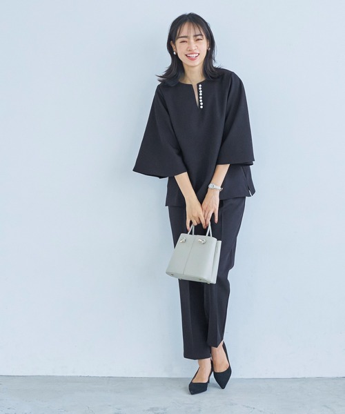 coca(coca)(コカ)の「セットアップ対応パール付きキーネックブラウス(シャツ/ブラウス・レディース・ブラック/ネイビー/グレイッシュベージュ・L/M)」の10枚目の写真