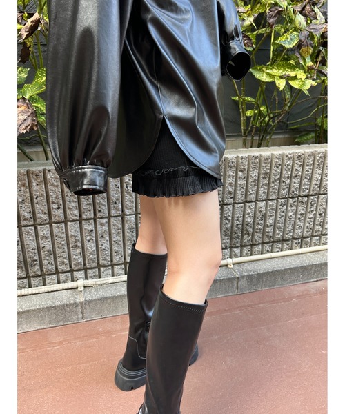 WC（ダブル シー）の「フリルカラーフェイクレザーシャツ（シャツ/ブラウス・レディース・ブラック・FREE）」の2枚目の写真