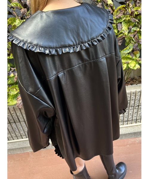 WC（ダブル シー）の「フリルカラーフェイクレザーシャツ（シャツ/ブラウス・レディース・ブラック・FREE）」の3枚目の写真