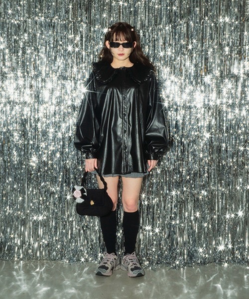 WC（ダブル シー）の「フリルカラーフェイクレザーシャツ（シャツ/ブラウス・レディース・ブラック・FREE）」の10枚目の写真