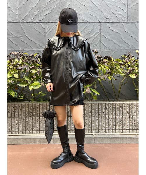 WC（ダブル シー）の「フリルカラーフェイクレザーシャツ（シャツ/ブラウス・レディース・ブラック・FREE）」の4枚目の写真