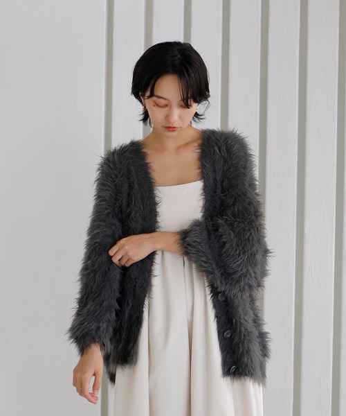 LIAN（リアン）の「フェザーVネックカーディガン（カーディガン/ボレロ・レディース・チャコールグレー/アイボリー・FREE）」の3枚目の写真