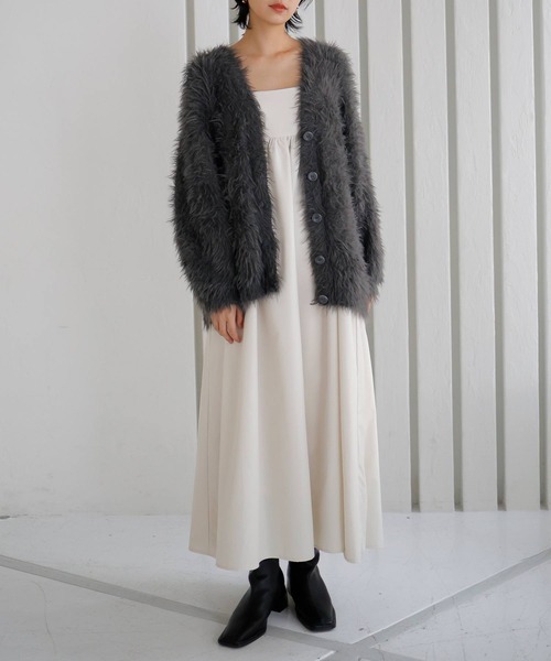 LIAN（リアン）の「フェザーVネックカーディガン（カーディガン/ボレロ・レディース・チャコールグレー/アイボリー・FREE）」の4枚目の写真