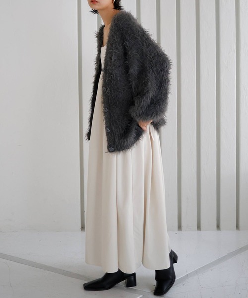 LIAN（リアン）の「フェザーVネックカーディガン（カーディガン/ボレロ・レディース・チャコールグレー/アイボリー・FREE）」の5枚目の写真