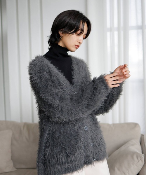 LIAN（リアン）の「フェザーVネックカーディガン（カーディガン/ボレロ・レディース・チャコールグレー/アイボリー・FREE）」の6枚目の写真