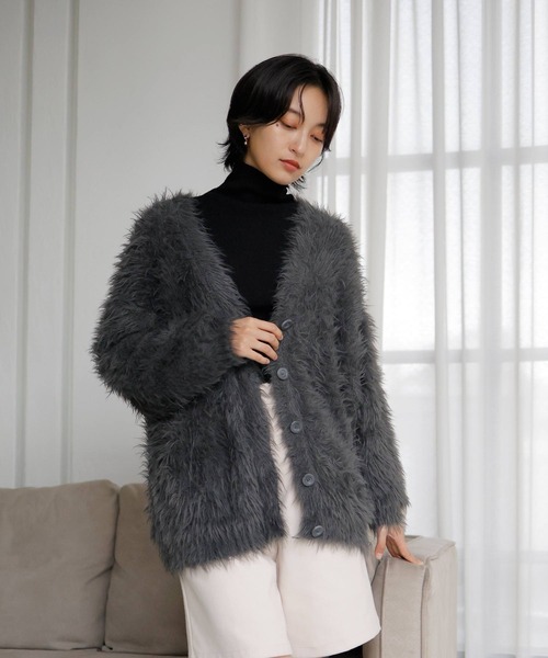 LIAN（リアン）の「フェザーVネックカーディガン（カーディガン/ボレロ・レディース・チャコールグレー/アイボリー・FREE）」の8枚目の写真