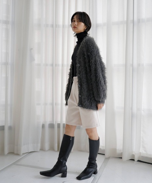 LIAN（リアン）の「フェザーVネックカーディガン（カーディガン/ボレロ・レディース・チャコールグレー/アイボリー・FREE）」の9枚目の写真