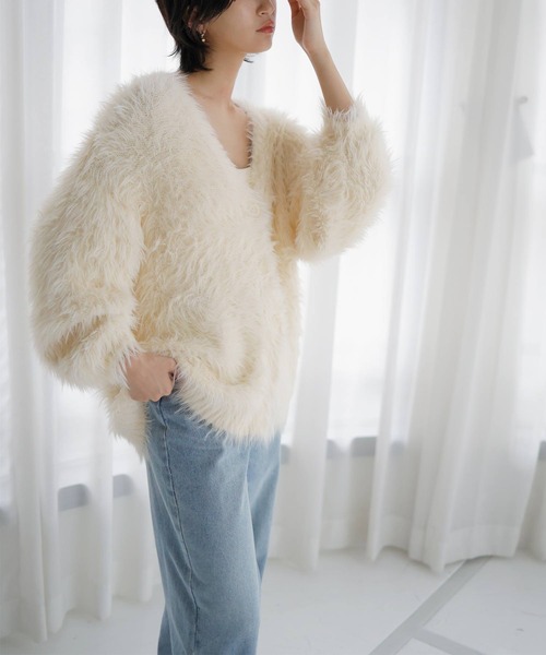 LIAN（リアン）の「フェザーVネックカーディガン（カーディガン/ボレロ・レディース・チャコールグレー/アイボリー・FREE）」の15枚目の写真