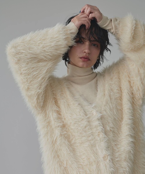 LIAN（リアン）の「フェザーVネックカーディガン（カーディガン/ボレロ・レディース・チャコールグレー/アイボリー・FREE）」の20枚目の写真