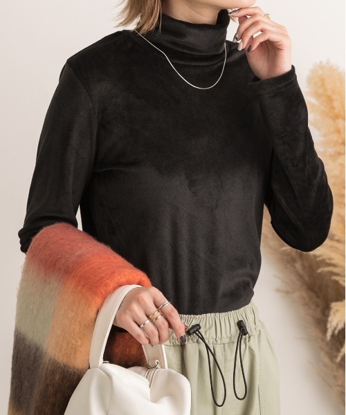 ad thie(アドティエ)の「ベロア素材 ハイネックプルオーバー(Tシャツ/カットソー・レディース・ブラック/オフホワイト/グレー/キャメル/ボルドー/ピンク/ダークグリーン・FREE)」の2枚目の写真