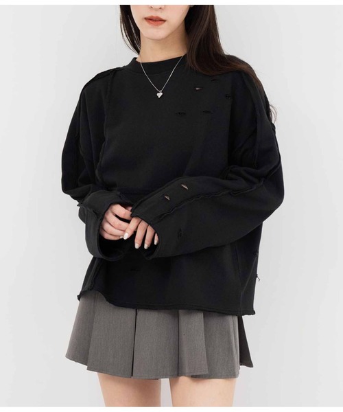 ANAP（アナップ）の「アウトシームダメージ裏毛スウェットトレーナー（スウェット・レディース・ブラック/オフホワイト・FREE）」の2枚目の写真