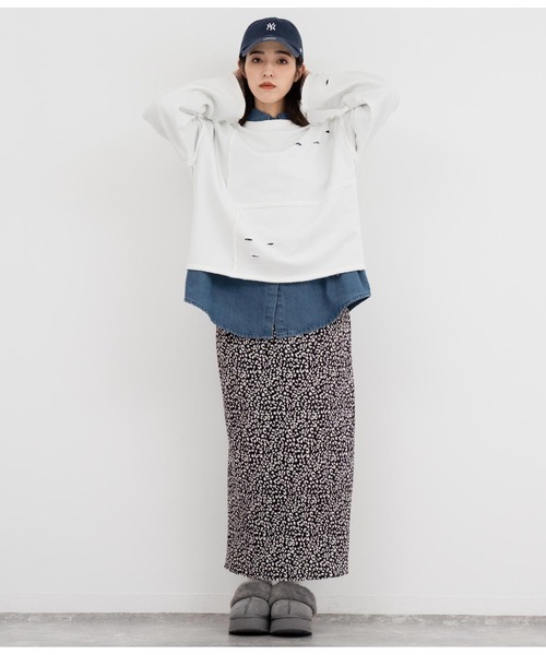 ANAP（アナップ）の「アウトシームダメージ裏毛スウェットトレーナー（スウェット・レディース・ブラック/オフホワイト・FREE）」の6枚目の写真